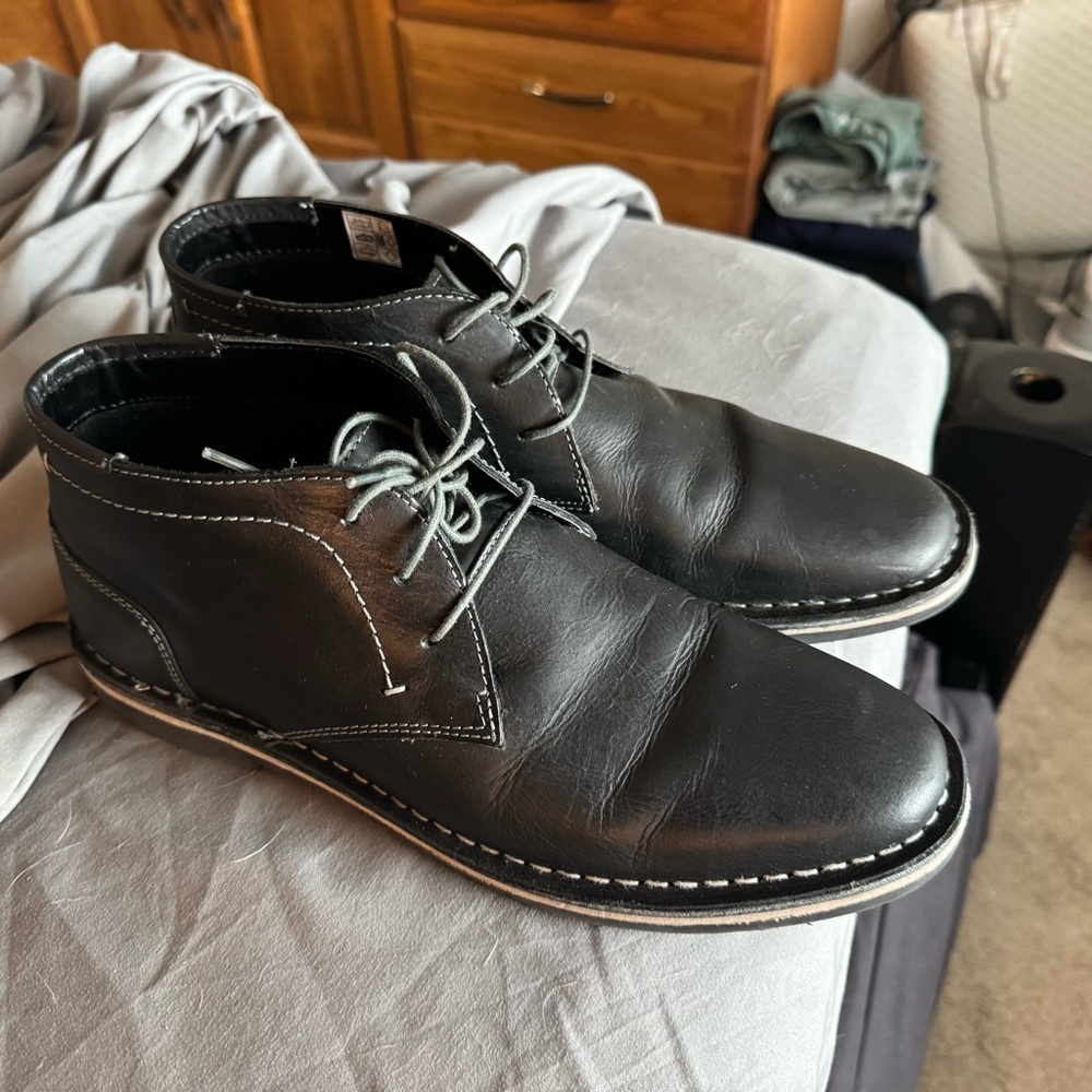 Steve Madden - black chukkka boots, white stitching, men’s size 9 - Picture 7 of 8